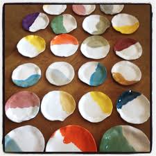 Apa hanya sebuah kota tempat kalian jatuh dan bangun untuk cinta? Assiettes A Dessert Terre Cuite Emaillee Alexia Delrieu