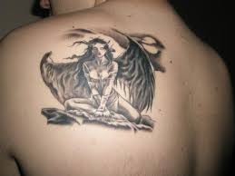 This is one of the best tattoo artists in the world using a very unique technique. Tatuajes De Angeles Para Mujer Disenos Increibles