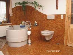 Feuchtigkeit ist hier kein thema. Kork Im Bad Ein Herrlich Warmer Fussboden Auch Ohne Fussbodenheizung Warm Belastbar Pflege Leicht Natur Und Farbig Beira Rot