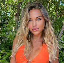 PHOTO Maddy Burciaga pose en bikini blanc pour le plus grand bonheur de ses  fans - Voici