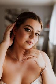 Ništa nije ljepše od žene koja zrači srećom na svoj poseban dan. 💍🤍 . . .  . . . #bride #brideandgroom #groom #bridetobe #weddingdress #weddingday  #weddingphotography #weddinginspiration #weddingideas #love #weddinginspo  #togetherforever #photography #