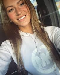 Absolutely gorgeous pic of you wishing everyone a beautiful weekend Robert  from Missouri ❤