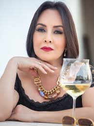 Sandra Elena Escalona (@sandraescalonah) • Threads, Say more