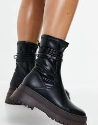 Check spelling or type a new query. Public Desire Finale Flache Ankle Boots Mit Dicker Sohle Und Bindedetail In Schwarz Lyst