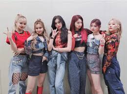 Wow i'm basically the same height as her if she's actually 174. Who Are Everglow Members Korebu Com En