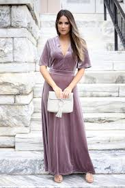 With so many seasonal dresses in stores and online, it can be overwhelming to choose what to wear to a winter wedding.winter wedding guest attire often includes dark hues, rich fabrics and longer sleeves. 1001 Ideas For Gorgeous Winter Wedding Guest Dresses