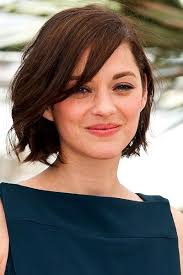 Low Maintenance Haircuts For Wavy Hair Gallery In 2020 Haircuts For Wavy Hair Short Hair Styles For Round Faces Short Wavy Hair