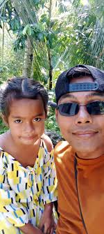 Kids waving goodbye, Lai Valley, east of Wapenamanda 1974. Photo by Bill  Gammage, Pacific Manuscripts Bureau, ANU. credit: Peter Kranz