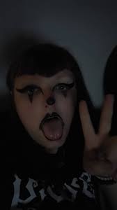 You like goth clowns don't you 🖤🤡