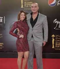 من هي هيدي كرم ويكيبيديا، تمتلك الجمهورية المصرية نخبة من المواهب والكفاءات والكوارد الفنية الرائعة، الذين شاركوا في إنتاج أعمال فنية رائعة مميزة على مستوى العالم العربي، وتعتبر الفنانة هيدي كرم واحدة من أبرز. ØµÙˆØ± Ø£ÙˆÙ„ Ø¸Ù‡ÙˆØ± Ø±Ø³Ù…ÙŠ Ù„Ù‡ÙŠØ¯ÙŠ ÙƒØ±Ù… Ù…Ø¹ Ø®Ø·ÙŠØ¨Ù‡Ø§ ÙÙŠ Ù…Ù‡Ø±Ø¬Ø§Ù† Ø§Ù„Ù‚Ø§Ù‡Ø±Ø© Ù…Ø¬Ù„Ø© Ù‡ÙŠ