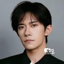 易烊千玺：“希望大家的生活能够像今晚的烟花一样灿烂” Jackson Yee: "May your lives be as brilliant and  dazzling as the fireworks we see this evening" Edit cr. 為肆心动