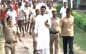 Bihar strongman mohammad shahabuddin surrendered after cancellation of bail by sc. Shahabuddin Walks Out Of Jail To A Hero S Welcome Takes A Swipe At Nitish India News