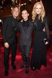 Keith explained someone in the audience had asked about his song called parallel line. Keith Urban Says Wife Nicole Kidman Regrets Heckling Him During Private Concert In Nashville Keith Urban Nicole Kidman Keith Urban Nicole Kidman