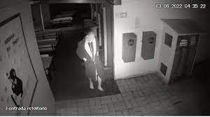 Veja como agiu o aniversariante que invadiu Cmei e col&eacute;gio no bairro Neva  em Cascavel