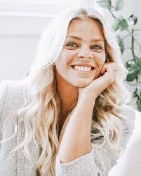 Stephanie Puerta's Instagram, Twitter & Facebook