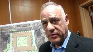 Louis Cappelli breaks ground