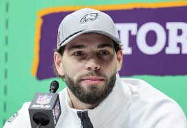 With smith out should I go Goedert or Taysom. Goedert wasn't great last  week with Smith out, but thinking they'll throw more this week? Anon  because my BIL is driving me nuts