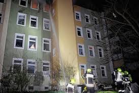 Die ansprechende immobilie liegt im familienfreundlichen chemnitzer stadtteil sonnenberg. Flammen Schlagen Aus Chemnitzer Wohnung Blick Chemnitz
