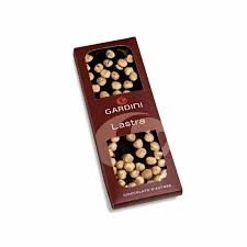 Si tratta di una ricetta facile e molto veloce! Lastra Cioccolato Fondente Con Nocciole Gardini Cioccolato