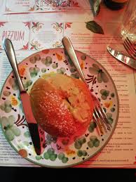 Abbiamo cominciato in cinque famiglie della zona di san cesareo, zagarolo e palestrina, desiderose di unirci per acquistare. Pomodoro Mozzarella Pecorino Guanciale Aufnahme Von Pizzium Como Tripadvisor