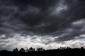 Tempestades causam danos em 21 cidades do RS e 125 municípios têm registro de falta de luz; previsão indica vento de até 100km/h