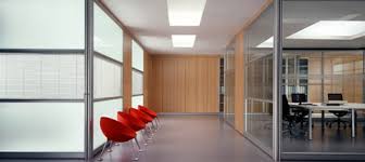 • progettazione di grandi e piccoli ambienti Mobili Per Ufficio Lombardia