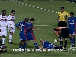 O camaronês albert ebossé morreu em campo, num jogo, entre o js kabylie e o usm alger, do campeonato argelino. Bem Estar Jogador Serginho Teve Morte Subita Em Campo Em 2004 Assista Online Globoplay