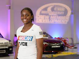 Check out how hot that front right rotor got. Meet Nascar S First Black Woman Pit Crew Member Teen Vogue
