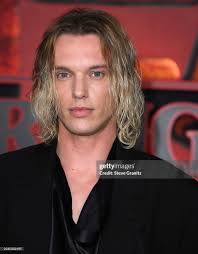 Finn Wolfhard, Caleb McLaughlin, Noah Schnapp and Gaten Matarazzo enter the  Netflix Stranger Things season 5 premiere together in Los Angeles at The  TCL Chinese Theater 👏