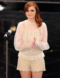 Alla scoperta di annalisa scarrone, la cantante con la passione per la fisica e il talento per la recitazione. Il Padre Di Annalisa Scarrone Mia Figlia Ha Rischiato Di Morire