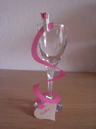 Une Mini Pince Du Ruban Un Joli Coeur Pour Le Porte Nom A Fixer Au Verre Noces De Bois Deco Anniv Deco Centre De Table