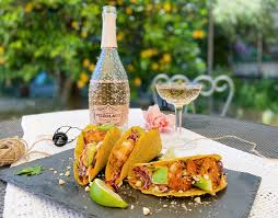 Verdiso, bianchetta trevigiana, perera, glera lunga, chardonnay, pinot. Tacos Con Gamberi E Avcoado Per Lo Spumante Rose Di Cantina Pizzolato
