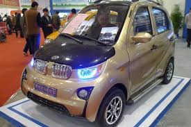 Mitunter wurden die plagiate sogar weiter voran getrieben als die originalmodelle. Bmw I3 China Kopie Jinma Jmw2200 In Shandong Gezeigt