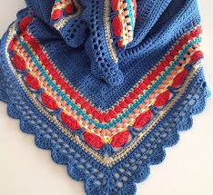 Düz olarak örülen şiş örgü battaniye modellerinde ayrıca akıllı ip de denilen kendinden desen çıkaran ip türlerinin de kullanımı son derece yaygındır. En Guzel Orneklerle Orgu Battaniye Modelleri 2020 Ev Dekorasyonu