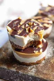 Raw Snickers Cheesecake Mini Vegan Healthyfrenchwife Recipe Cheesecake Recipes Snickers Cheesecake Raw Cheesecake