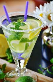 Alkoholfreier Hugo Ein Rezept Fur Den Sommerlichen Cocktail Utopia De In 2020 Healthy Juice Recipes Juicing Recipes Summer Cocktails