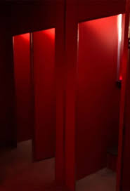 Las cabinas eróticas todavía sobreviven pese a la digitalización del porno