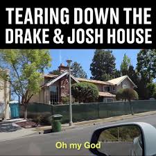 He is seen briefly when his mother molly brings him and his sister to visit lee in the hospital. Ladbible Tearing Down The Drake And Josh House Facebook