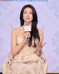 윤주빈