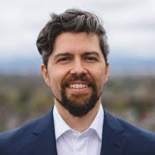 Lori Dyck's Instagram, Twitter & Facebook