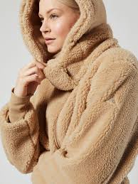 Chrissy teigen ran errands wearing a black sherpa jacket by alo yoga. Ø¹Ø´Ø¨Ø© Ø¶Ø§Ø±Ø© Ø®Ø° Ù†Ø²Ù‡Ø© ØºÙ…Ø²Ø© Alo Yoga Sherpa Jacket Camel Psidiagnosticins Com