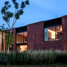 La primera planta se caracteriza por una forma rectangular y en ella se encuentra el recibidor, la cocina y el comedor en un ver videos de casas sencillas de dos plantas. Inmobilux Bienes Raices Luxury En El Campanario Queretaro