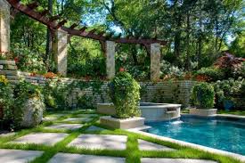 Vertical Garden Next To The Swimming Pool Brings More Green Into Your Home Garden Pool Pool Landscaping Vertical Garden