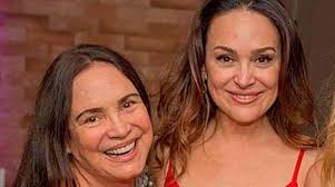 Manuela scarpa/photorionews (ego) gabriela duarte tem 41 anos, 2 filhos e certamente está dando um banho em muita menina por aí! Gabriela Duarte Mostra Regina Duarte Com Neta Recem Nascida Lindas