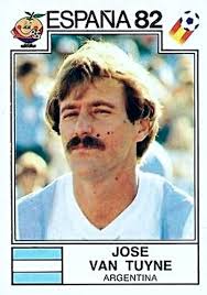 Ferrobádminton 1953 7° lugar del Campeonato Nacional de Primera División  Arriba: Carlos Carmona, Ramón Climent, Raúl Matta (arquero suplente),  Carlos Huerta, Luis Zamorano, Raúl Coloma y Óscar Ledesma; abajo: Mario  Álvarez, Juan