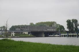 Nederland in de tweede wereldoorlog is de periode dat nederland betrokken was bij de tweede wereldoorlog. Plofsluis Nieuwe Hollandse Waterlinie Nieuwegein Tracesofwar Nl