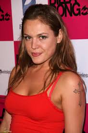 Pretty Agnes Bruckner Succulent Honey On October 3 2012 Bruckner Was Cast To Play Anna Nicole Smith In A L Agnes Bruckner Glamour Magazine Skin Tag