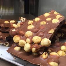 Hummmmmmmmmmmm Chocolat Au Lait Avec Noisettes J Adooooooore Food Food Tasting Love Food