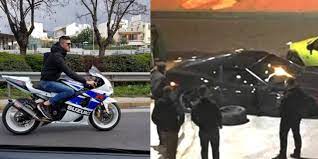 Ο νάσος καρανίκας ξεψύχησε στην άσφαλτο, ενώ το σπορ όχημα κατέληξε στον παράδρομο και συγκρούστηκε με σταθμευμένο αυτοκίνητο. Glyfada Orgh Patera 25xronoy Gia Ton Odhgo Afoy Den Katalabe Ti Ekane Ti Sok Epa8e Aftodioikisi Gr