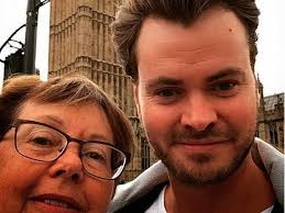 Här demonstrerar britterna mot brexit i London